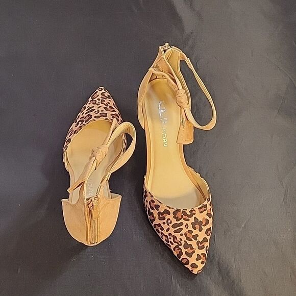 BRAND NEW  CHINESE LAUNDRY  LEOPARD PRINTED POINTED TOE BOW STRAP DETAILS PUMP - Picture 11 of 14